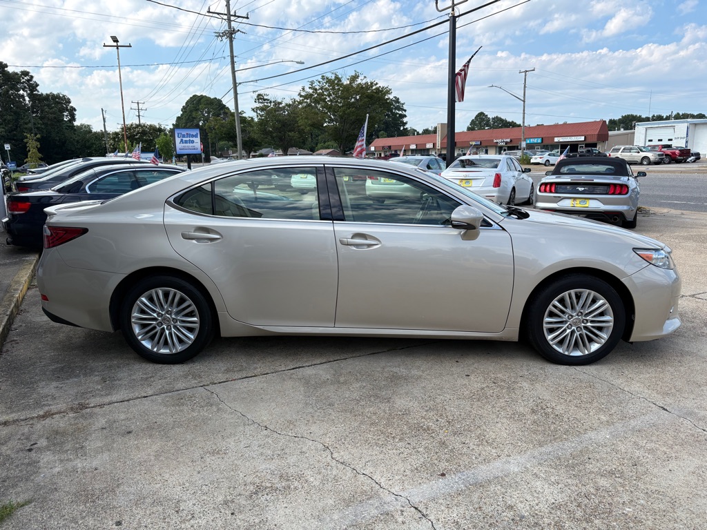 Photo 8 of this LEXUS ES