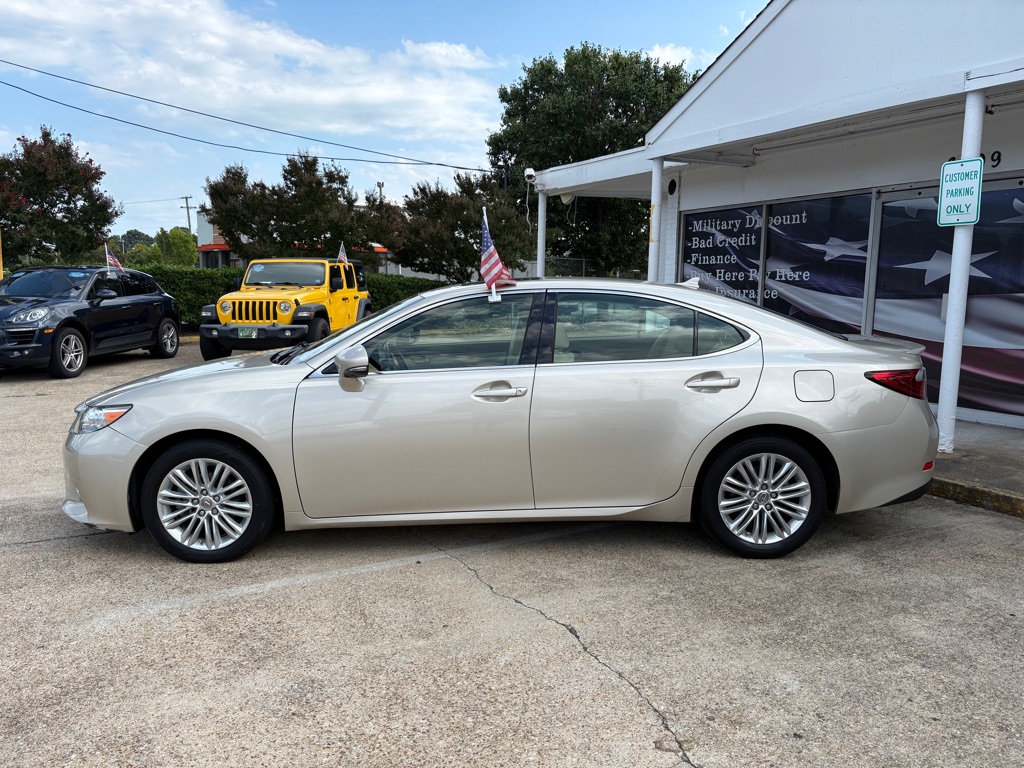Photo 3 of this LEXUS ES