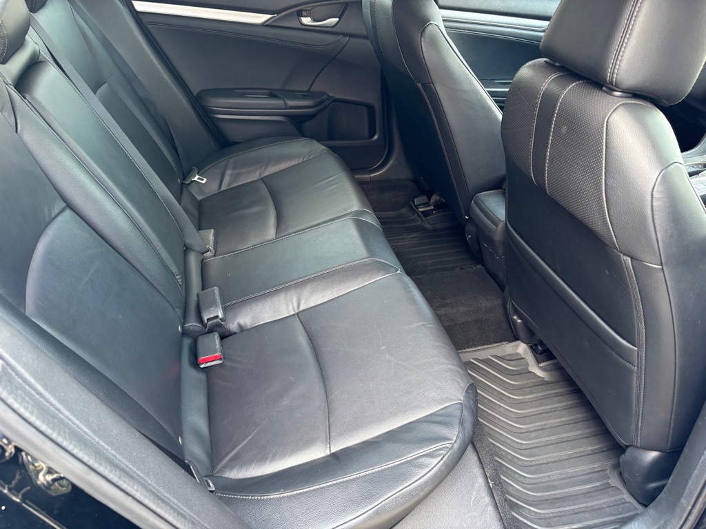 Photo 13 of this HONDA CIVIC