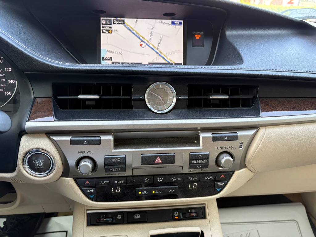 Photo 23 of this LEXUS ES