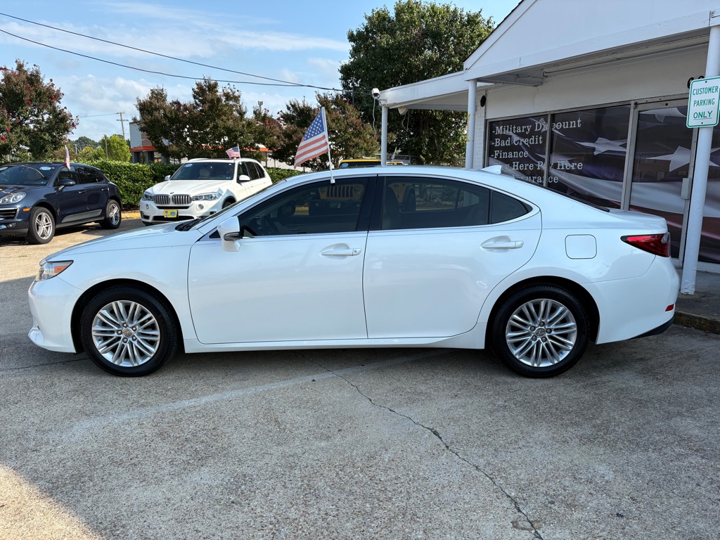 Photo 2 of this LEXUS ES