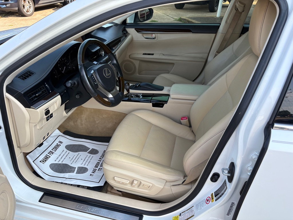 Photo 9 of this LEXUS ES
