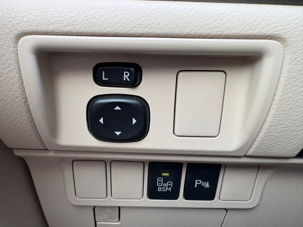 Photo 20 of this LEXUS ES