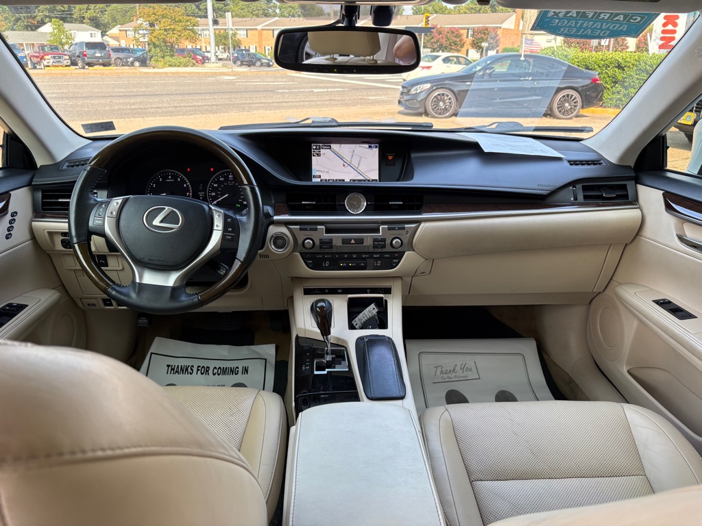 Photo 11 of this LEXUS ES