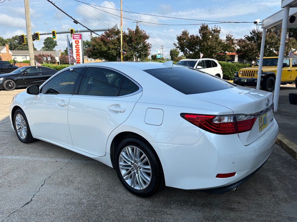 Photo 3 of this LEXUS ES