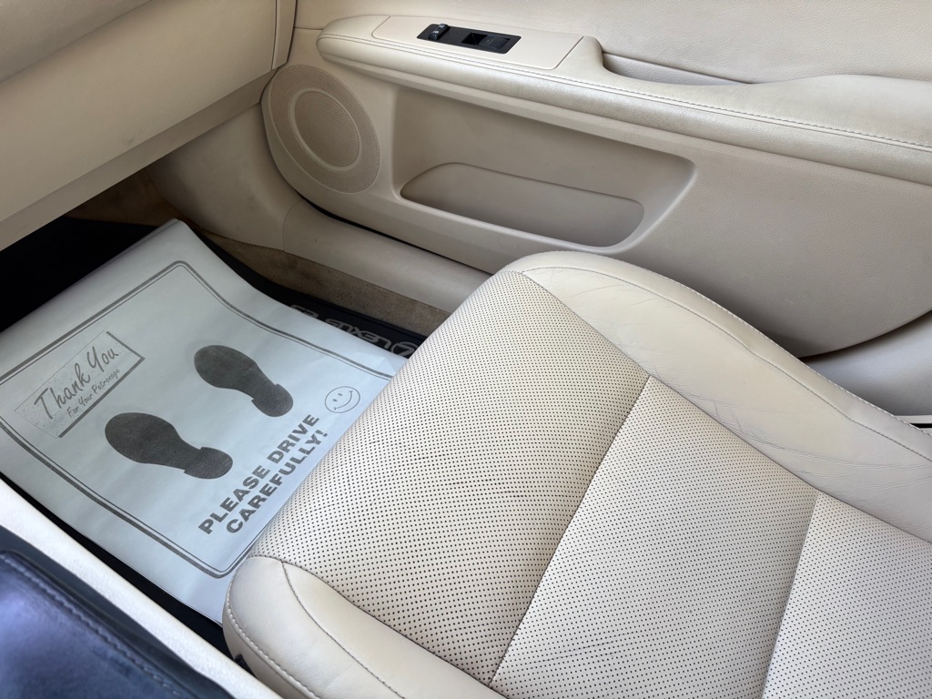Photo 27 of this LEXUS ES