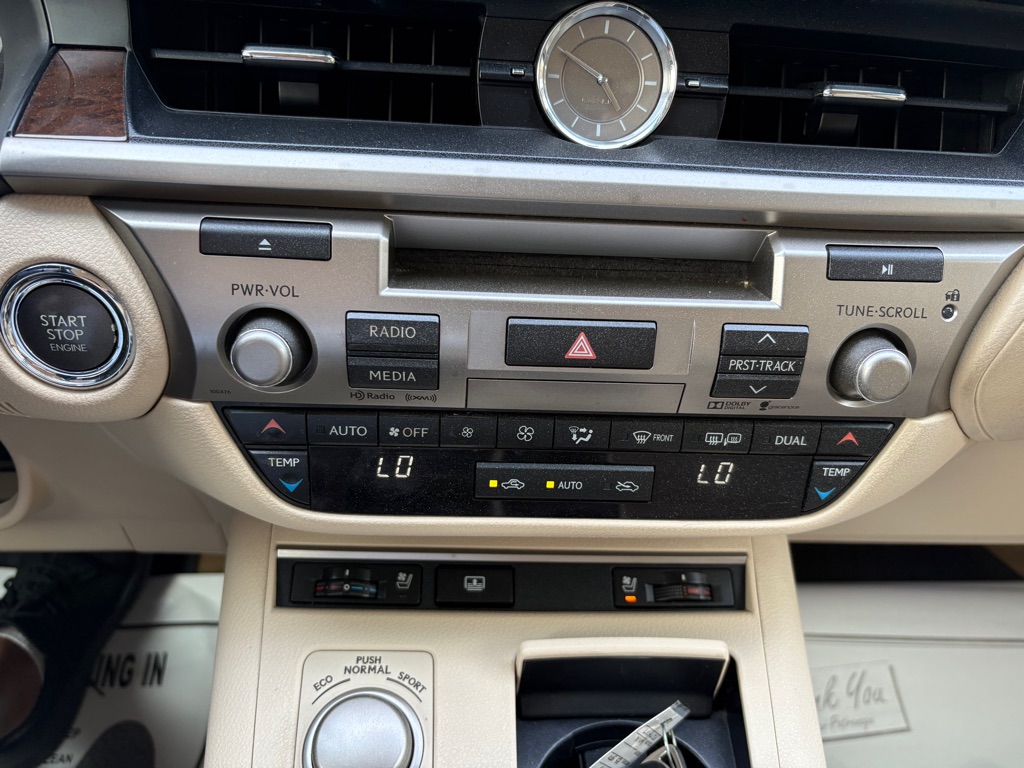 Photo 24 of this LEXUS ES