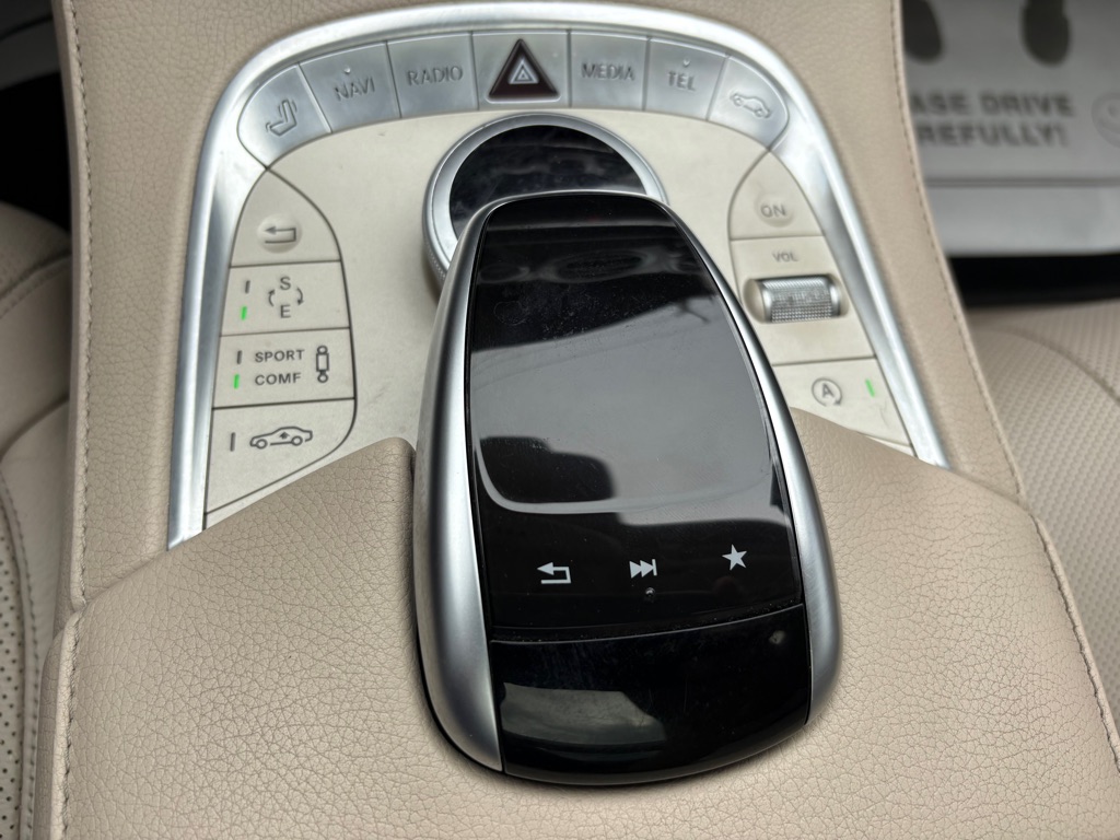 Photo 28 of this MERCEDES-BENZ S-CLASS