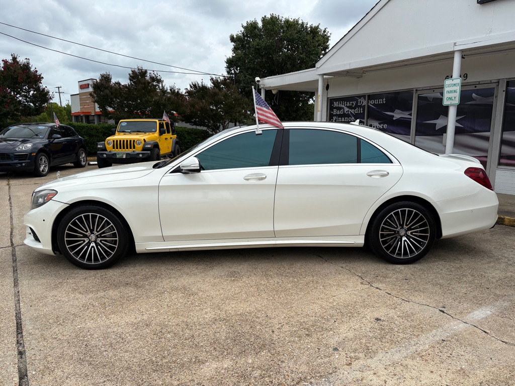 Photo 3 of this MERCEDES-BENZ S-CLASS