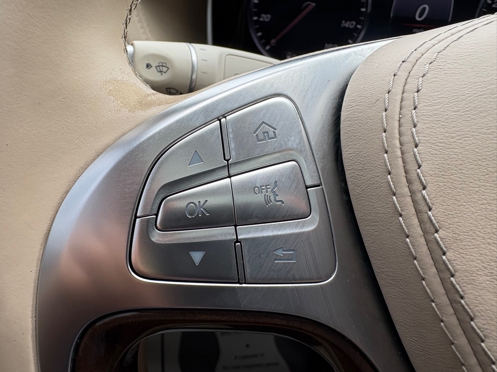 Photo 22 of this MERCEDES-BENZ S-CLASS