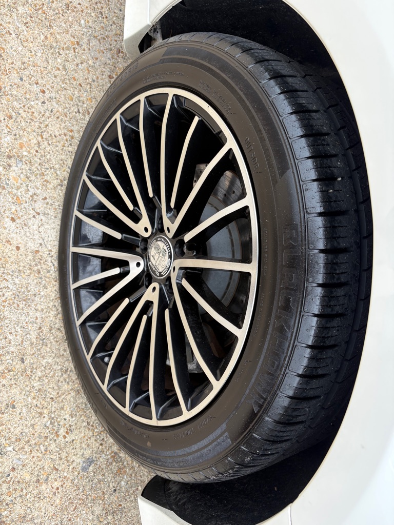 Photo 32 of this MERCEDES-BENZ S-CLASS