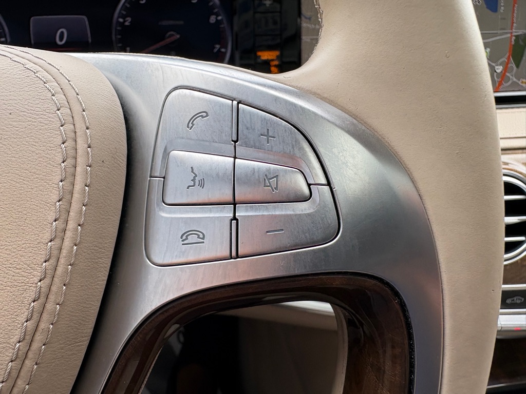 Photo 21 of this MERCEDES-BENZ S-CLASS