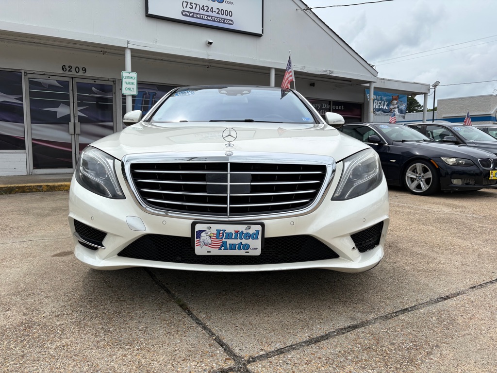 Photo 2 of this MERCEDES-BENZ S-CLASS