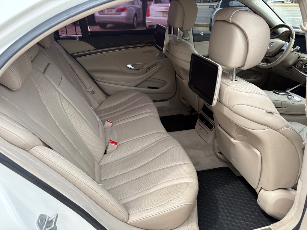 Photo 15 of this MERCEDES-BENZ S-CLASS