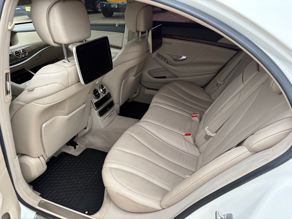 Photo 11 of this MERCEDES-BENZ S-CLASS