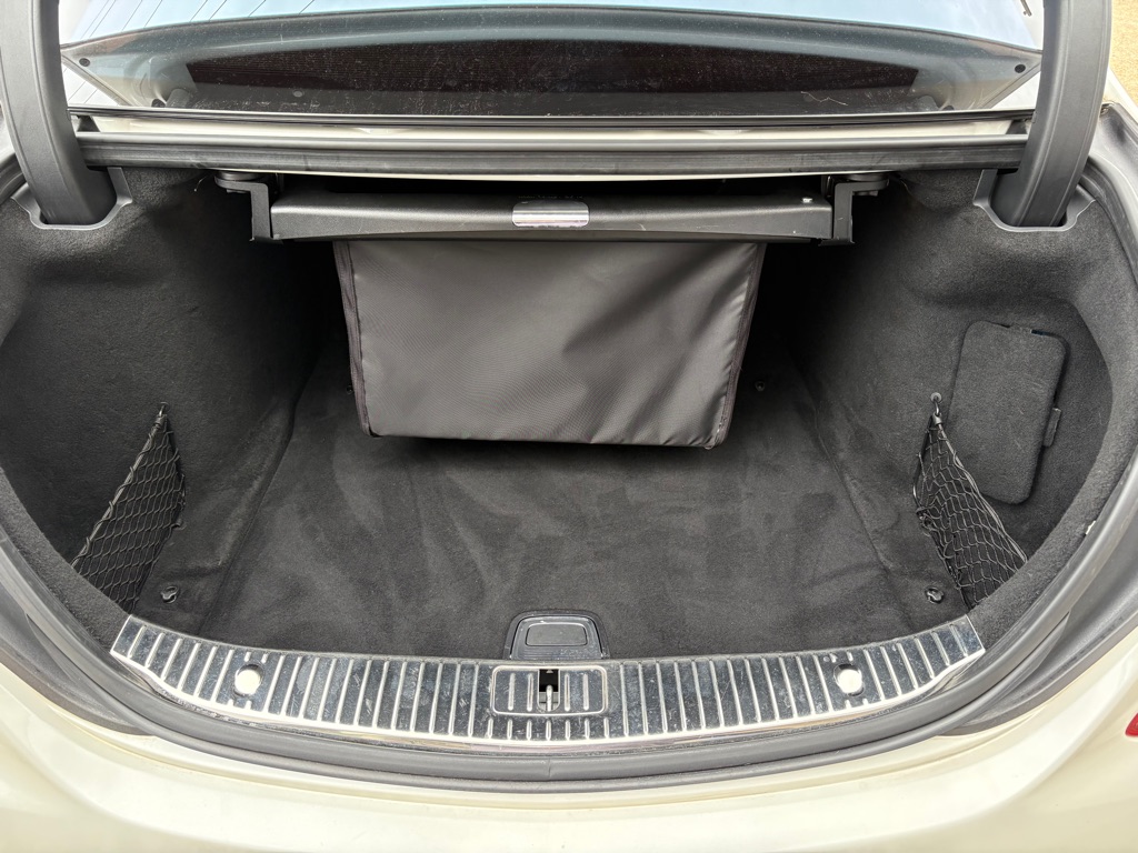 Photo 6 of this MERCEDES-BENZ S-CLASS