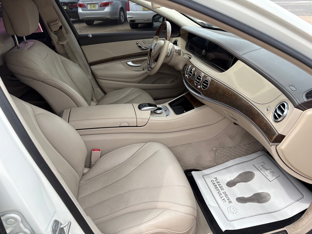 Photo 16 of this MERCEDES-BENZ S-CLASS