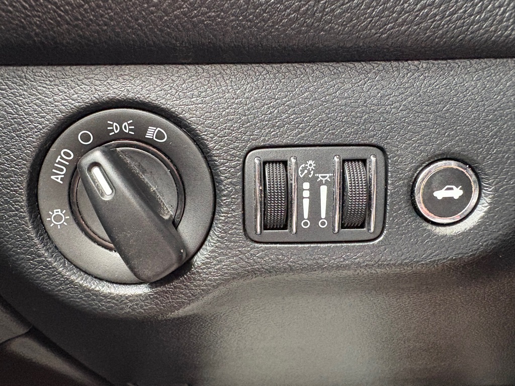 Photo 18 of this DODGE CHALLENGER
