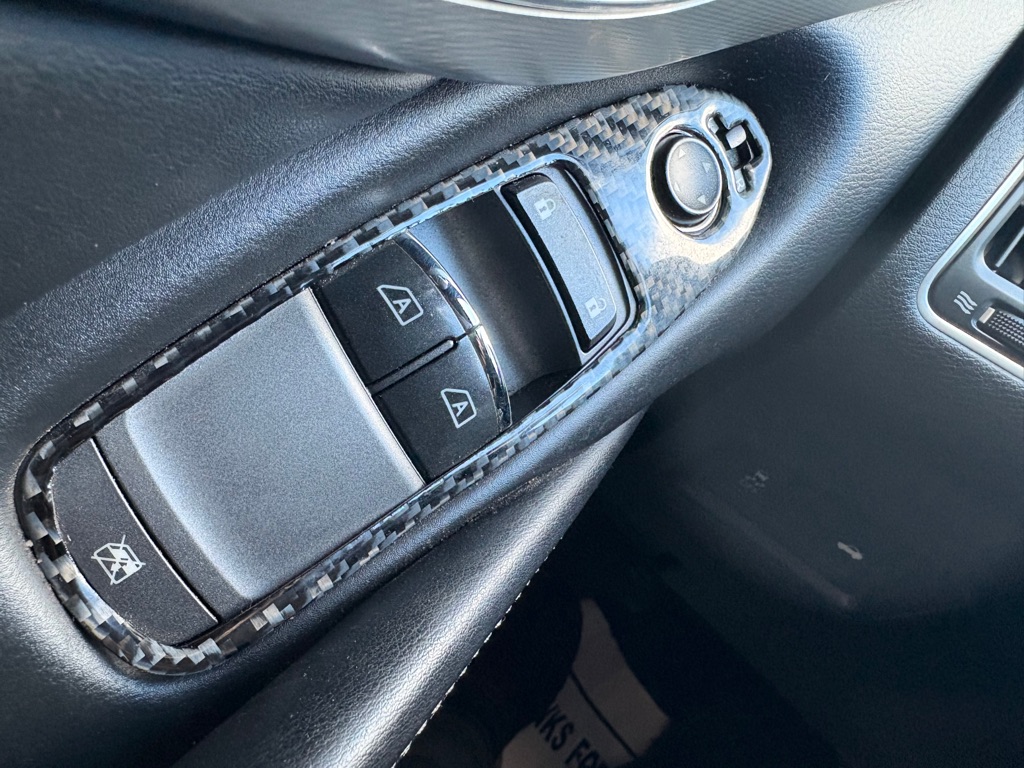 Photo 19 of this INFINITI Q60