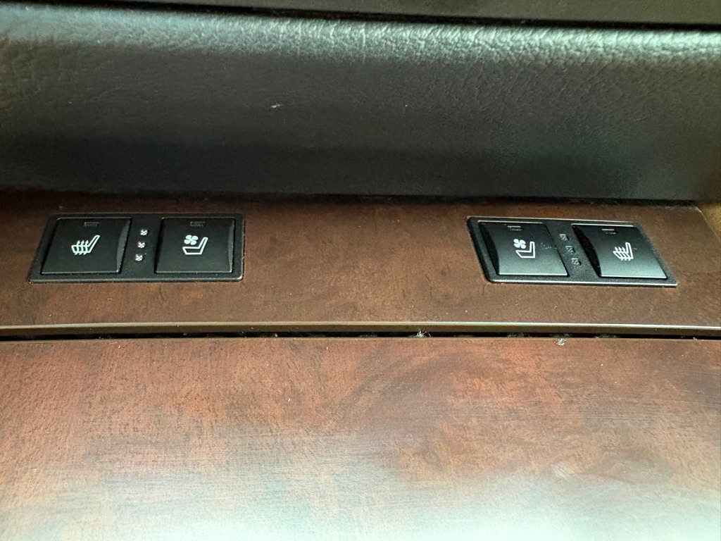 Photo 26 of this LEXUS GS