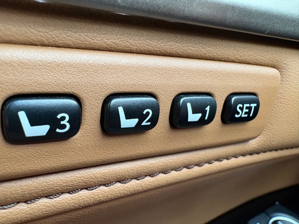 Photo 23 of this LEXUS GS