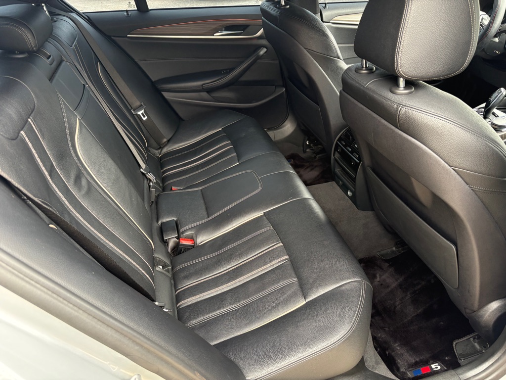 Photo 13 of this BMW 530