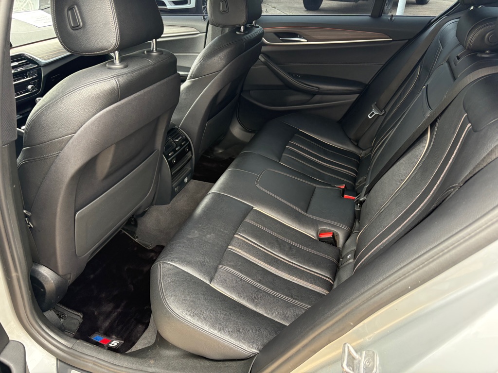 Photo 11 of this BMW 530