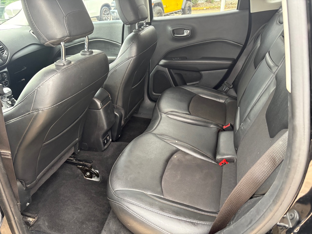 Photo 10 of this JEEP COMPASS