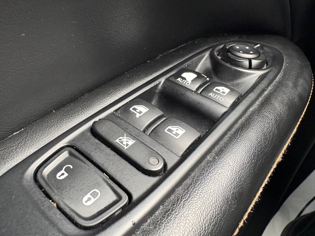 Photo 20 of this JEEP COMPASS
