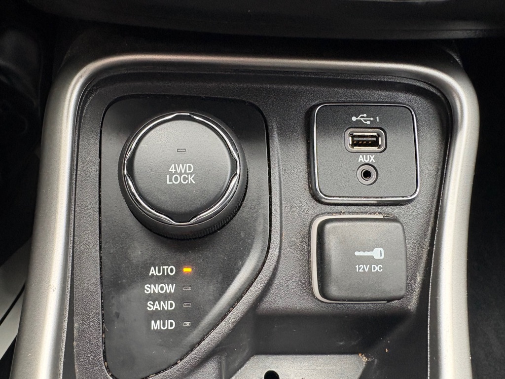 Photo 23 of this JEEP COMPASS