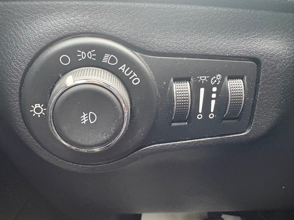 Photo 19 of this JEEP COMPASS