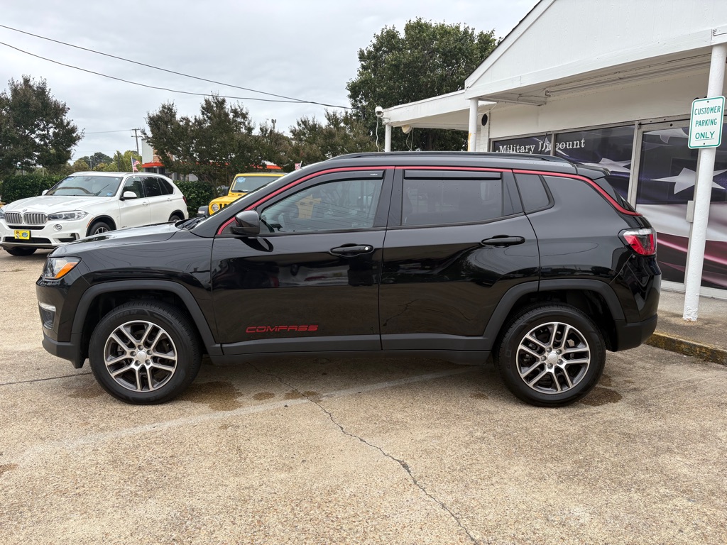 Photo 3 of this JEEP COMPASS