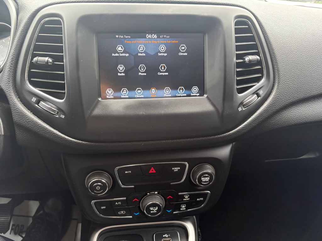 Photo 21 of this JEEP COMPASS
