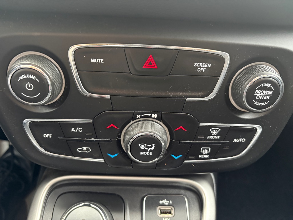 Photo 22 of this JEEP COMPASS
