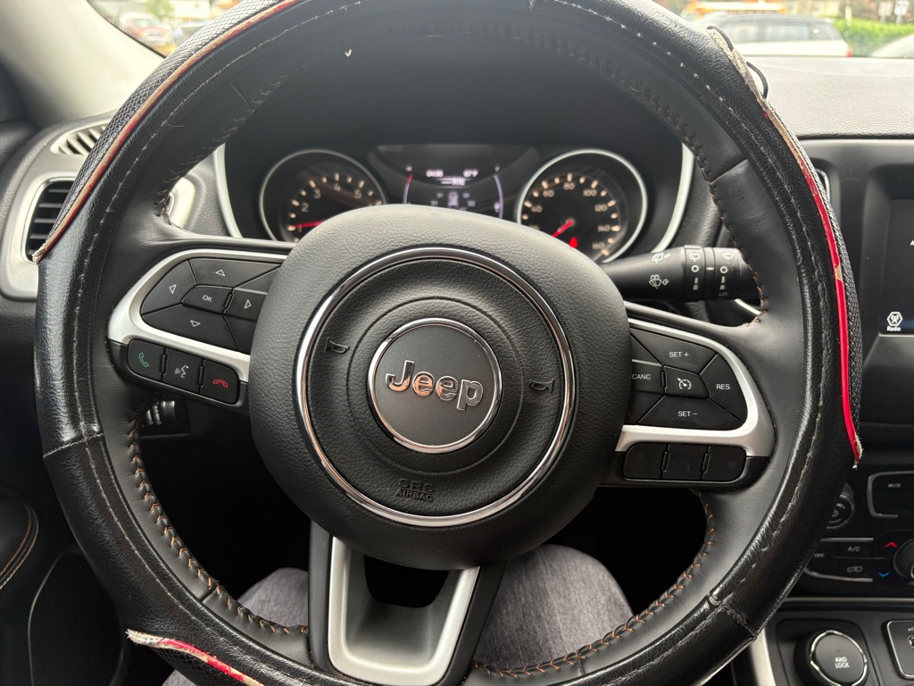 Photo 16 of this JEEP COMPASS