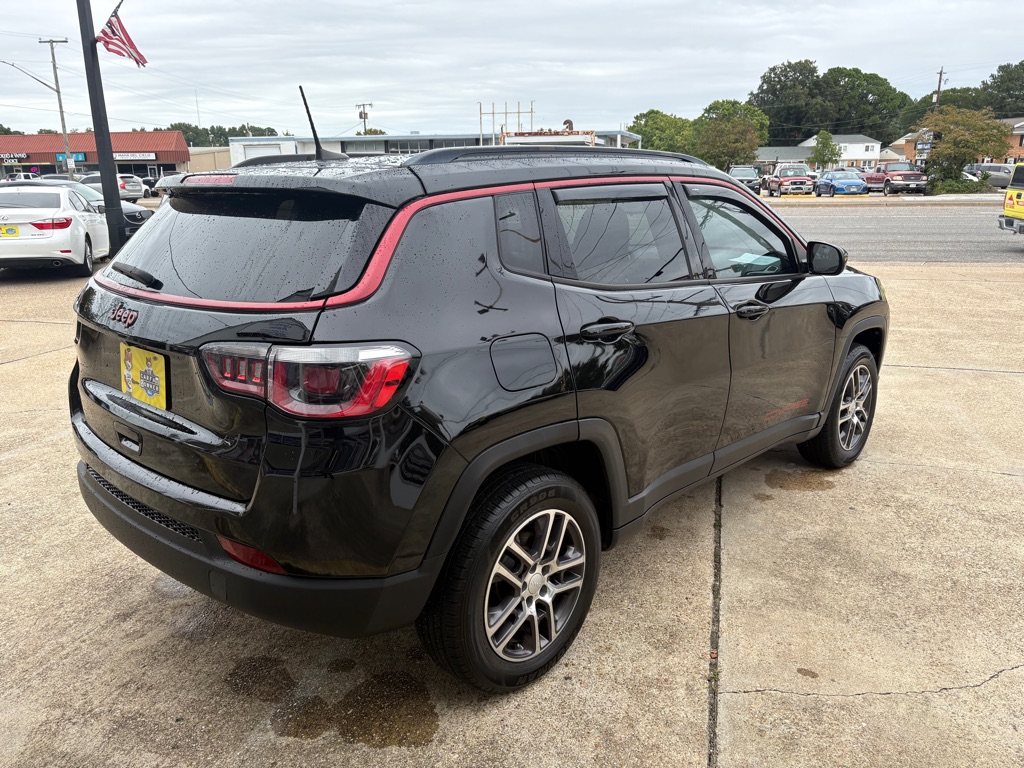 Photo 7 of this JEEP COMPASS