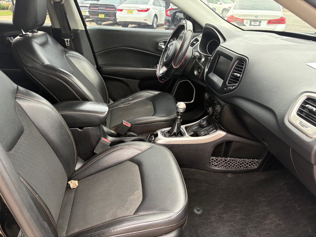 Photo 13 of this JEEP COMPASS