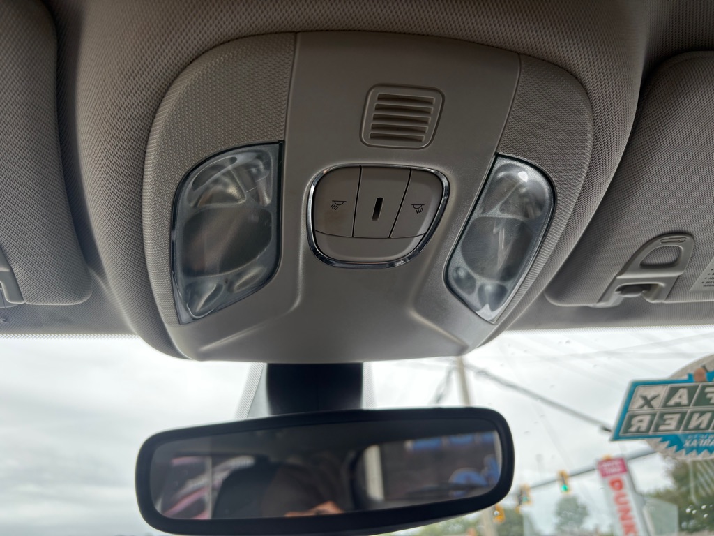 Photo 27 of this JEEP COMPASS