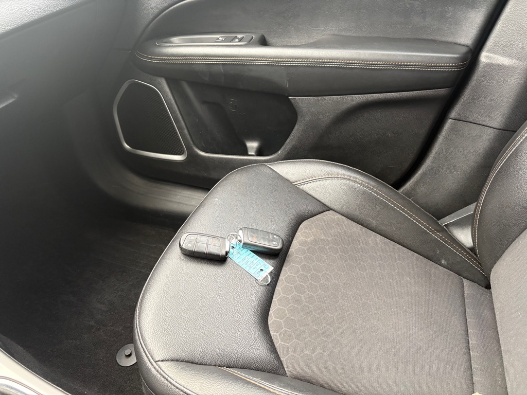 Photo 26 of this JEEP COMPASS