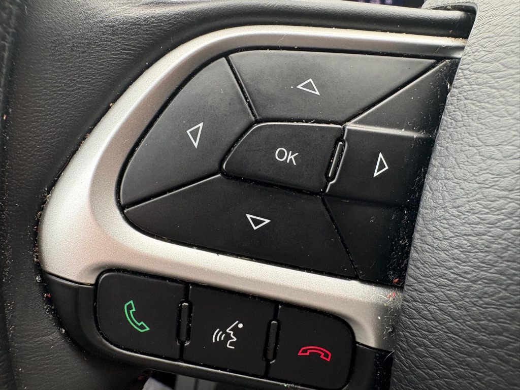 Photo 18 of this JEEP COMPASS