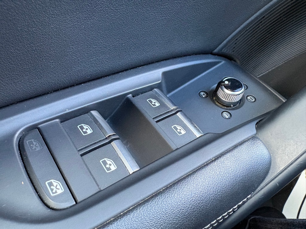 Photo 23 of this AUDI SQ5
