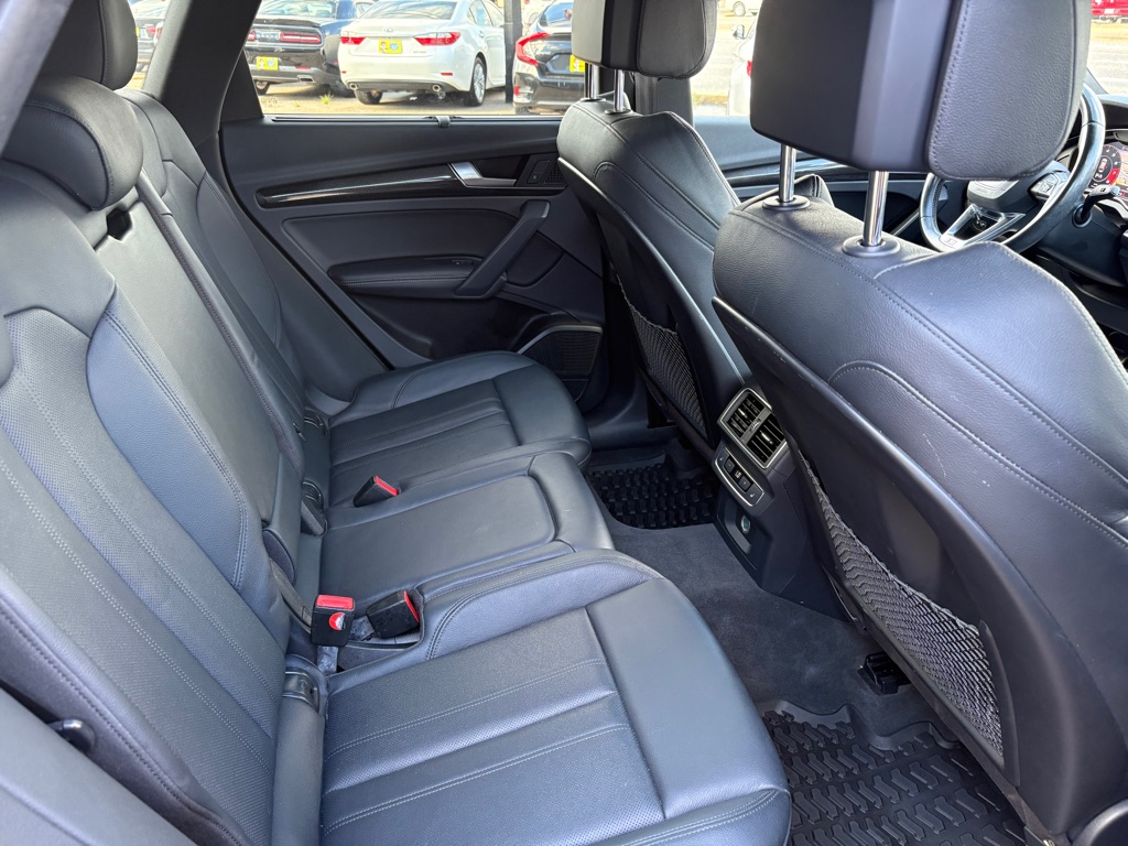 Photo 13 of this AUDI SQ5