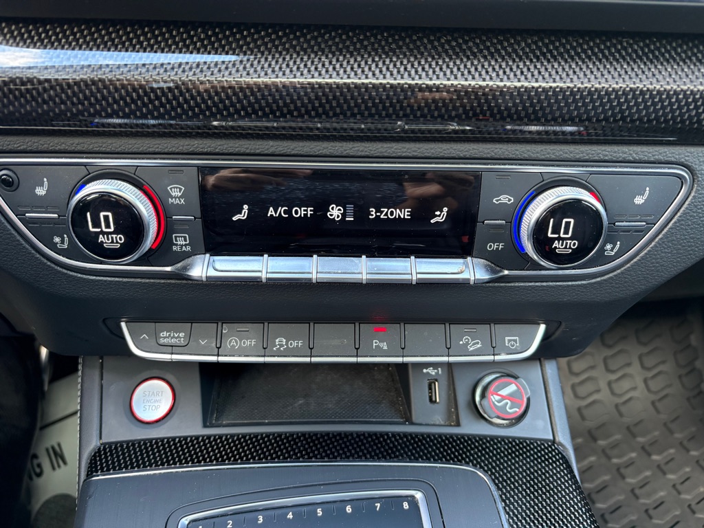 Photo 25 of this AUDI SQ5