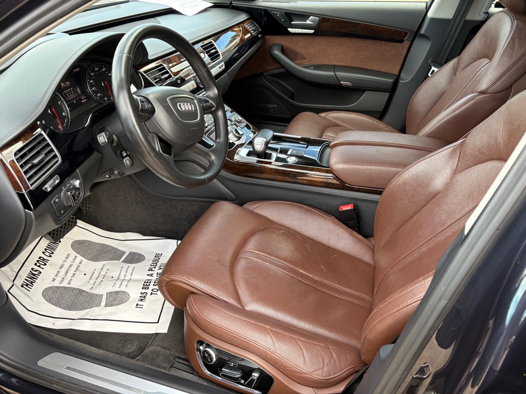 Photo 10 of this AUDI A8