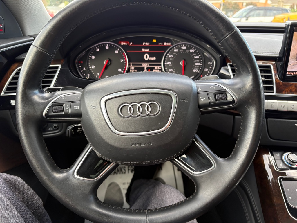 Photo 18 of this AUDI A8