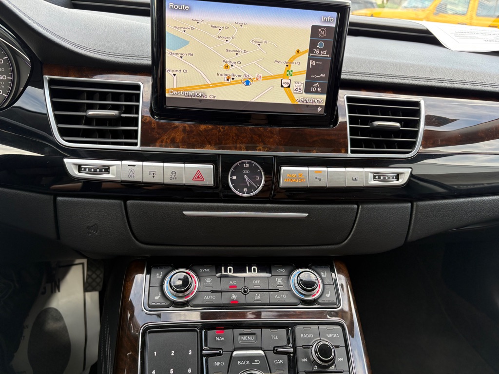 Photo 23 of this AUDI A8