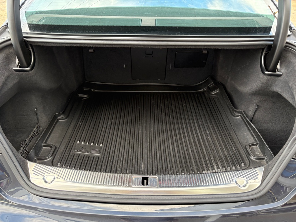 Photo 6 of this AUDI A8