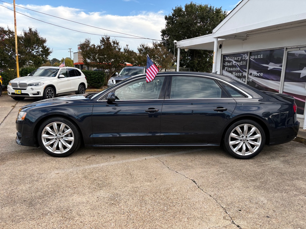 Photo 3 of this AUDI A8