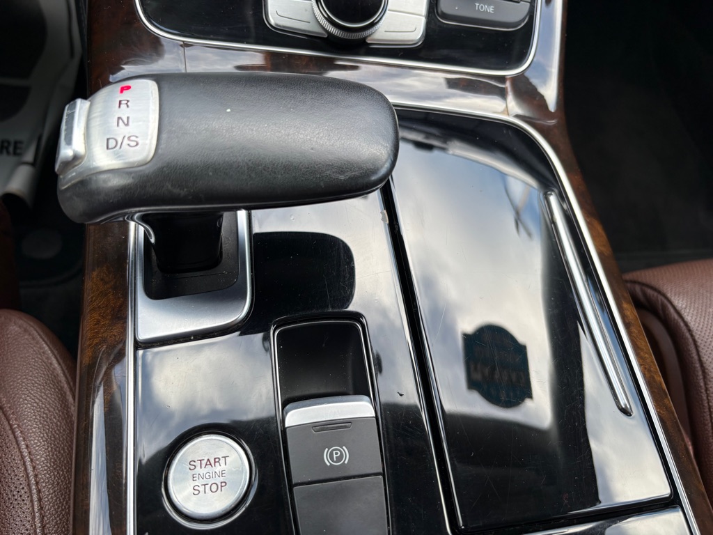 Photo 25 of this AUDI A8