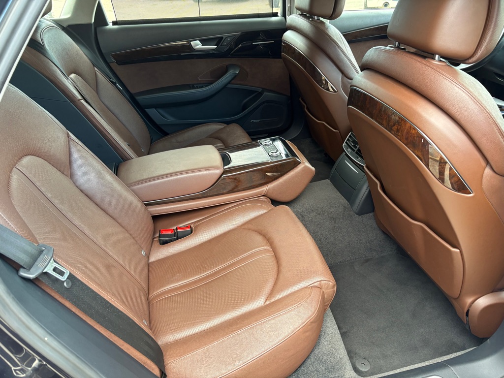 Photo 13 of this AUDI A8